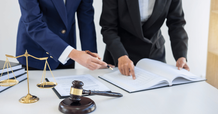 Workers' compensation lawyer advising an injured employee